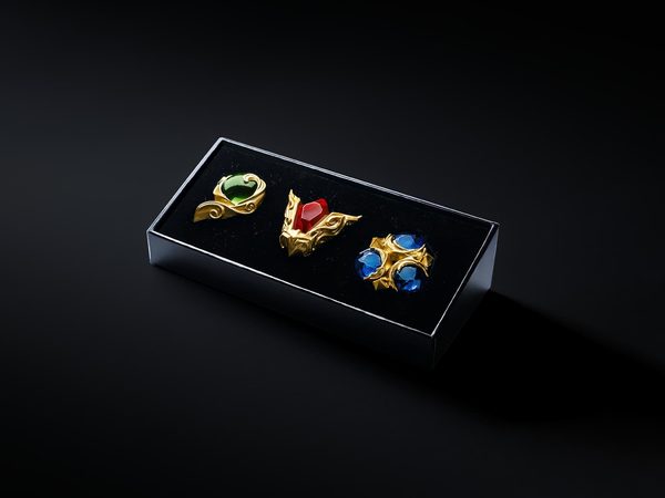 Ocarina of Time Remake Pre-Order Bonuses: Every Regional Exclusive So Far 16 Kokiri’s Emerald, Goron’s Ruby, and Zora’s Sapphire Spiritual Stone replicas displayed in a black collector box for the Ocarina of Time Remake pre-order bonus.