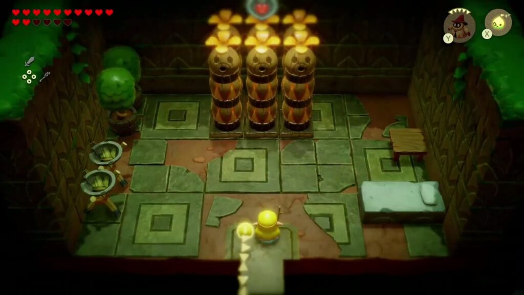 Zelda betritt den Arrestraum, wo ein Herzteil auf einem Block aus gestapelten Steinen liegt. Deku Totems.