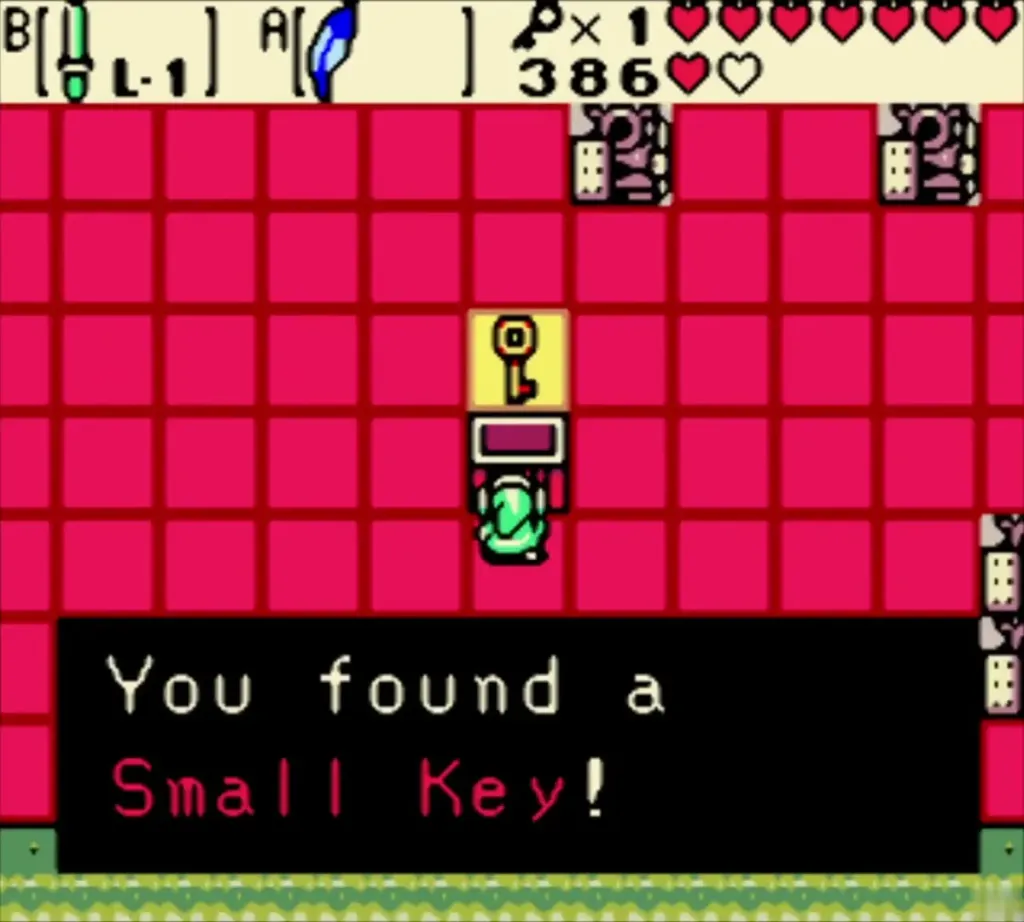 Link holding up Small Key 5 with its message box Link holding up Small Key 5 with its message box
