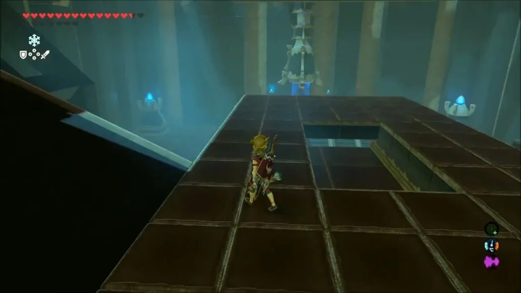Link on the moving platform with its opening ahead Link on the moving platform with its opening ahead
