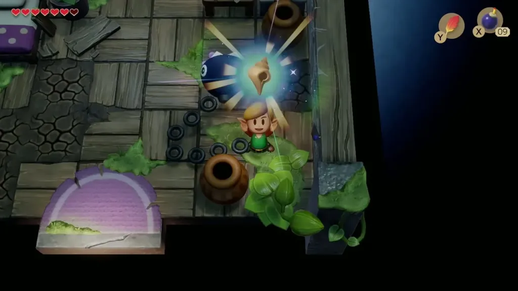 Link holding up the Secret Seashell found in a jar inside the Ghost's House Link holding up the Secret Seashell found in a jar inside the Ghost's House