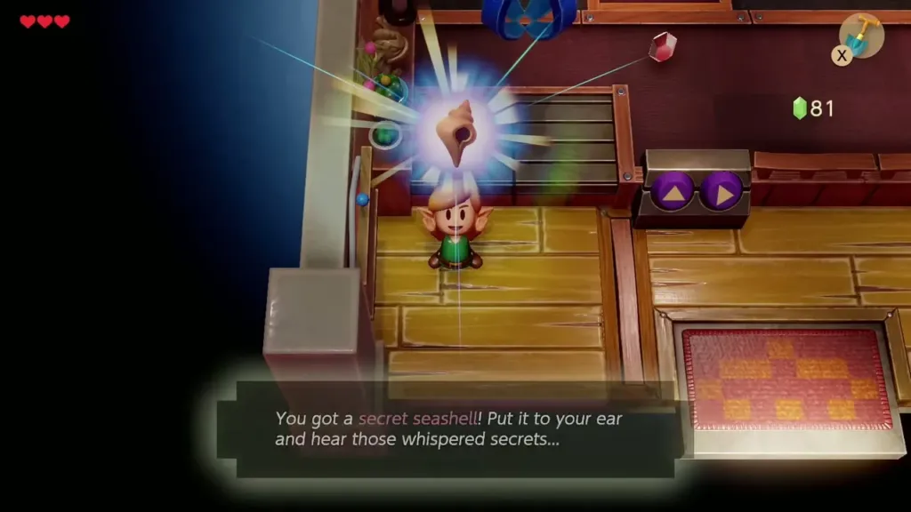 Link holding up the Secret Seashell won at the Trendy Game with its message box Link holding up the Secret Seashell won at the Trendy Game with its message box