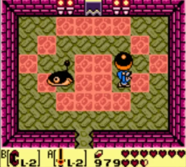 Link lifts a heavy ball over his head in the Smasher arena