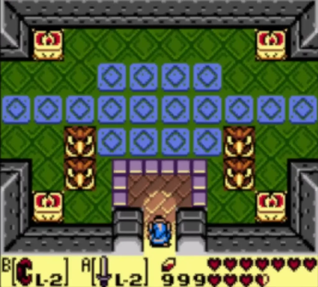 Link at the entrance hall of Eagle's Tower between two owl statues Link at the entrance hall of Eagle's Tower between two owl statues