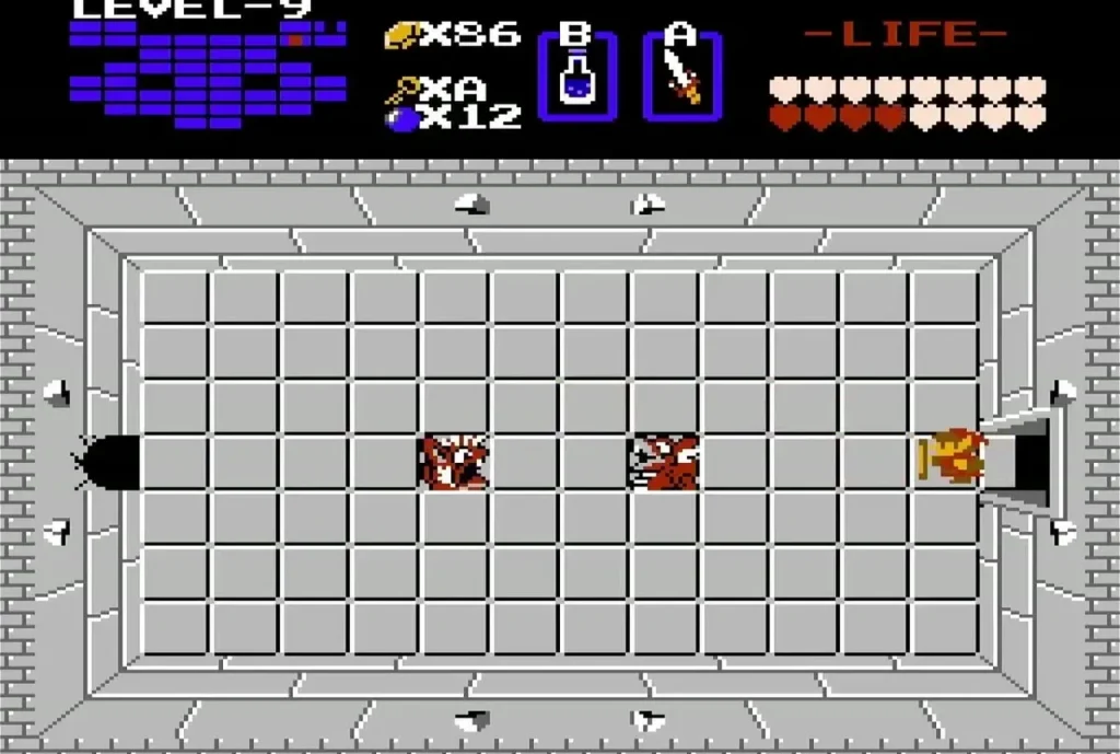Level 9 room with a gold figure beside the door to the boss approach Level 9 room with a gold figure beside the door to the boss approach