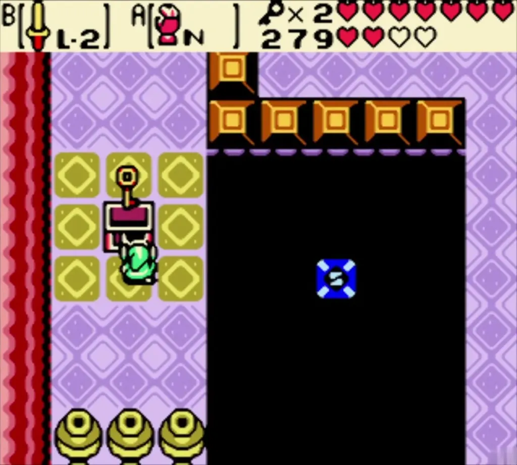 Link beside a yellow-tile chest with a Small Key above it