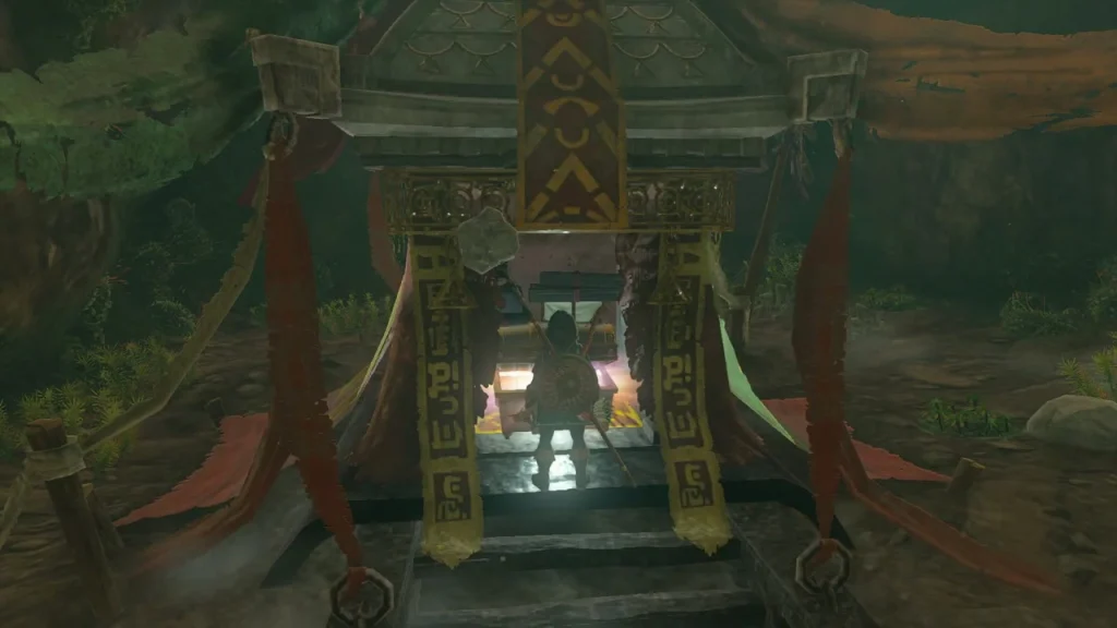 Chest between the alcove's pillars glowing as it opens Chest between the alcove's pillars glowing as it opens