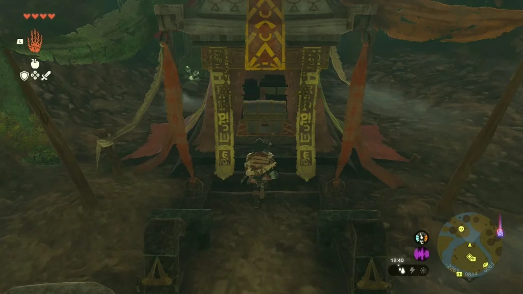Front of the bandit hideout with hanging banners where the chest stands Front of the bandit hideout with hanging banners where the chest stands