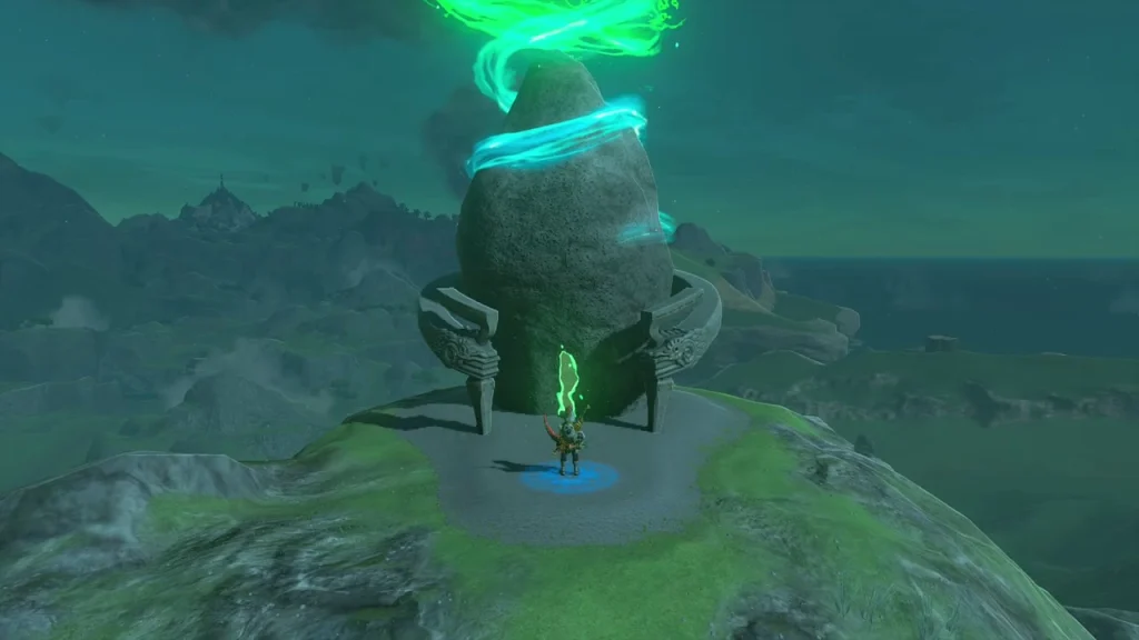 Ishokin Shrine risen on its hilltop with green light Ishokin Shrine risen on its hilltop with green light