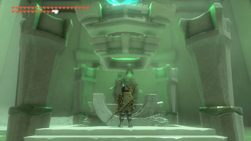 Altar and Rauru statue in the last room