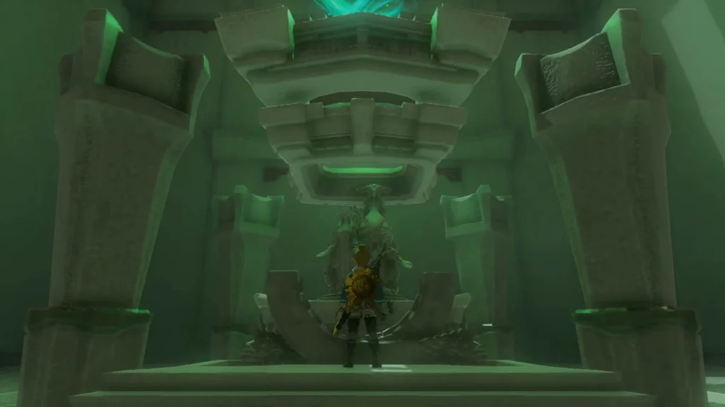 Shrine terminal chamber with its two statues