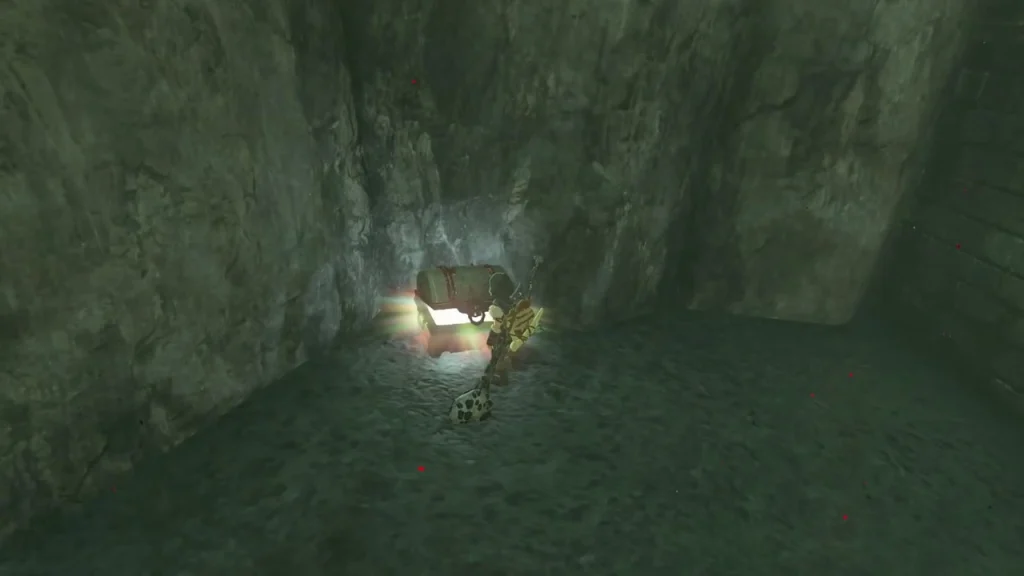 Knight's Claymore item box over the open chest Knight's Claymore item box over the open chest