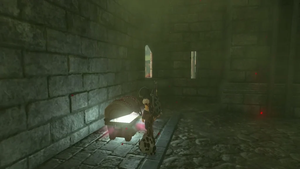 Soldier's Spear item box over the open chest Soldier's Spear item box over the open chest