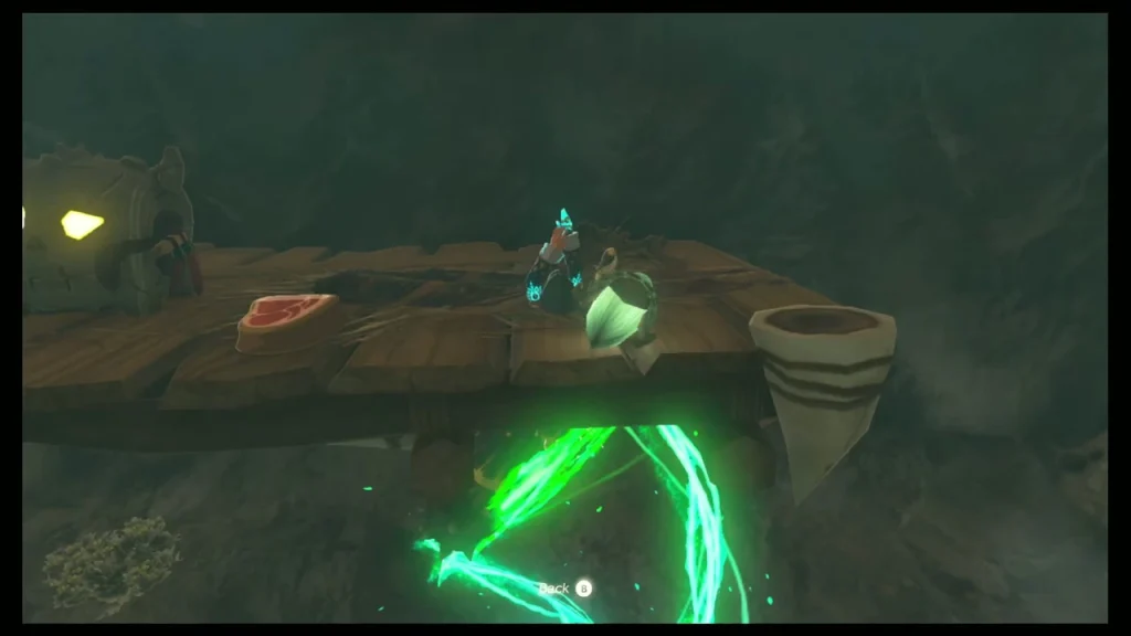 Soldier's-Claymore Spear shown beside a glowing chest on a wooden walkway Soldier's-Claymore Spear shown beside a glowing chest on a wooden walkway