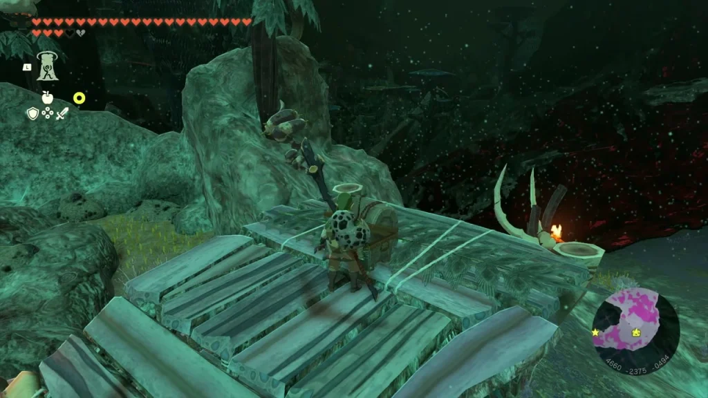Plank platform in a Depths camp with horn decorations and a torch burning beside it Plank platform in a Depths camp with horn decorations and a torch burning beside it